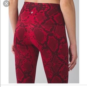 Lululemon reptile Capri  leggings
